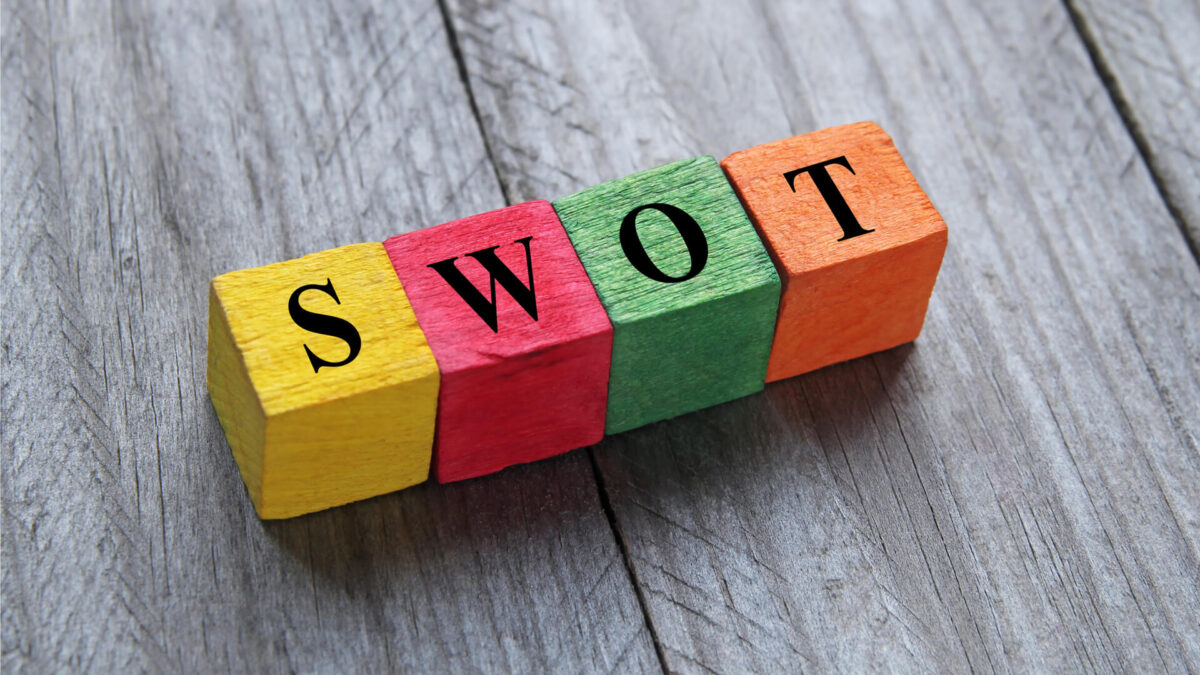 تحلیل SWOT چیست و چگونه آن را اجرا کنیم؟